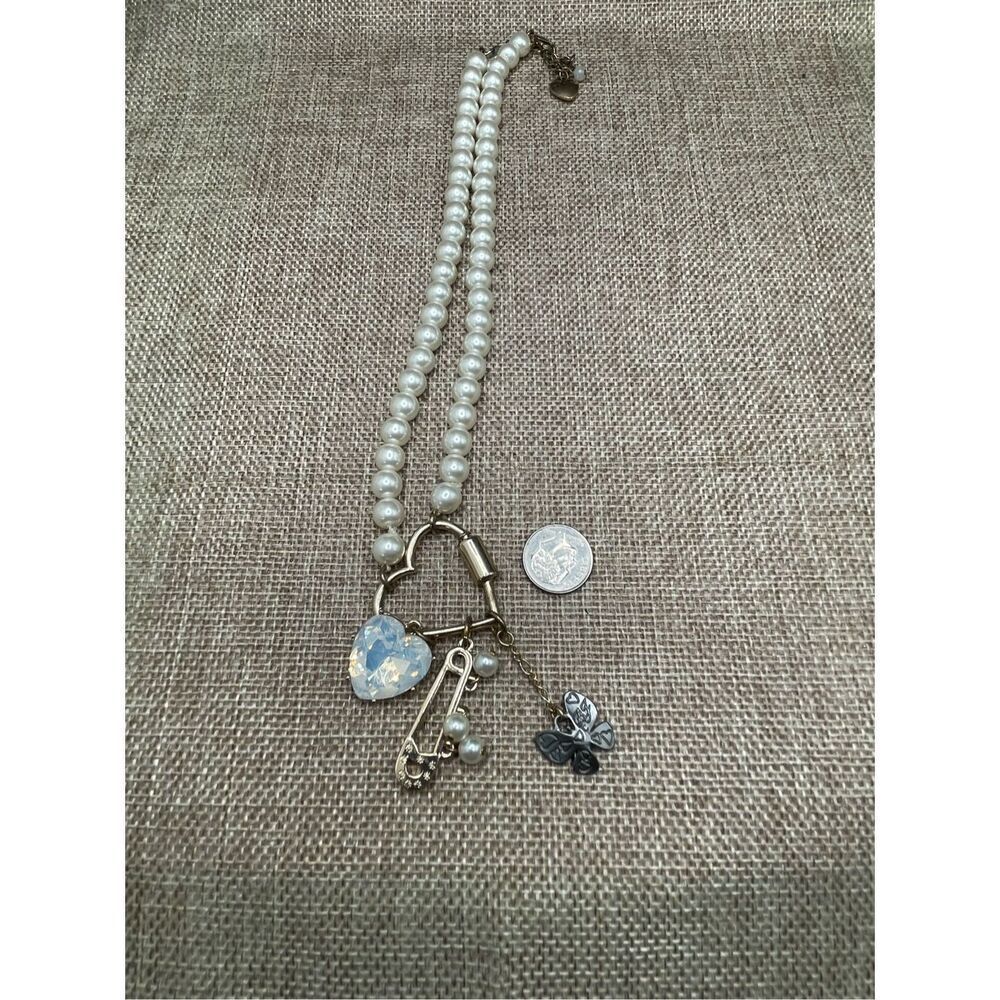 BETSEY JOHNSON PEARL GOLD TONE HEART BUTTERFLY PIN CHARM NECKLACE - Picture 4 of 6